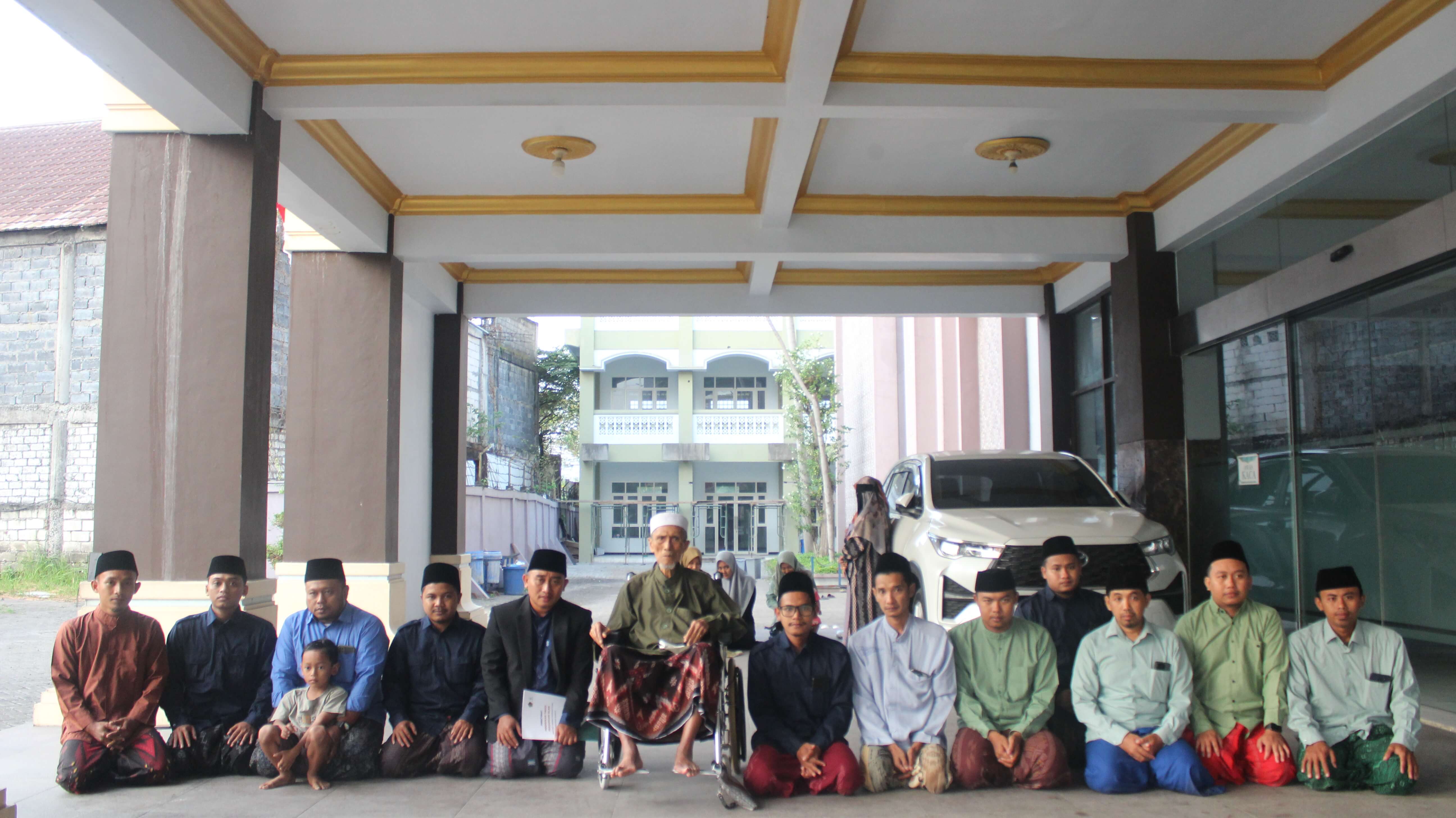 Romo K.H. Masbuhin Faqih, Pengasuh & Santri Mahasiswa Fathul Majid